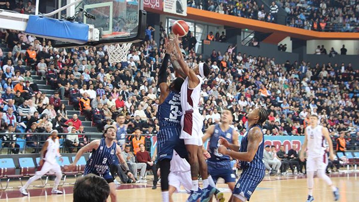 Anadolu Efes galibiyet serisini sürdürdü