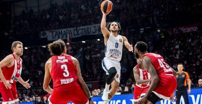Anadolu Efes’ten Pire’de enfes galibiyet! Olympiakos – Anadolu Efes maç sonucu 78-82