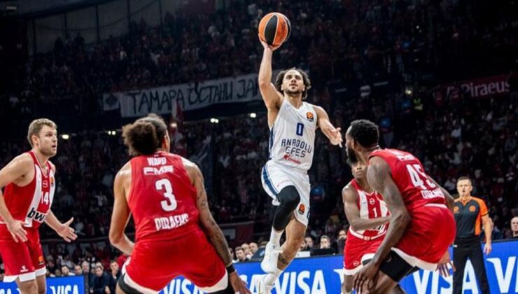 Anadolu Efes’ten Pire’de enfes galibiyet! Olympiakos – Anadolu Efes maç sonucu 78-82