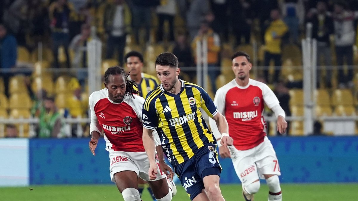 Fenerbahçe Fatih Karagümrük karşısında VAR incelemesinin ardından penaltı kazandı!