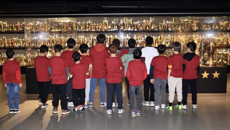 Galatasaray, çocuk evlerinde kalan 45 çocuğu misafir etti