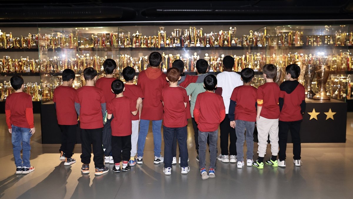 Galatasaray, çocuk evlerinde kalan 45 çocuğu misafir etti