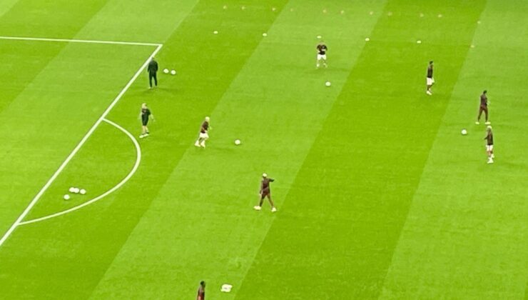 Galatasaray tribünlerinden Osimhen’e özel ilgi!