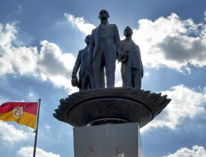 Galatasaray’da Gazi Mustafa Kemal Atatürk, Tevfik Fikret ve Ali Sami Yen Anıtı’nın açılışı yapıldı!