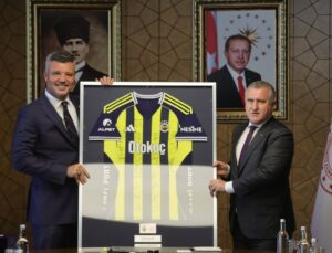 Gençlik ve Spor Bakanı Osman Aşkın Bak, Fenerbahçe yönetimini kabul etti!