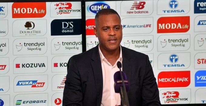 Kluivert’ın görevine son verildi
