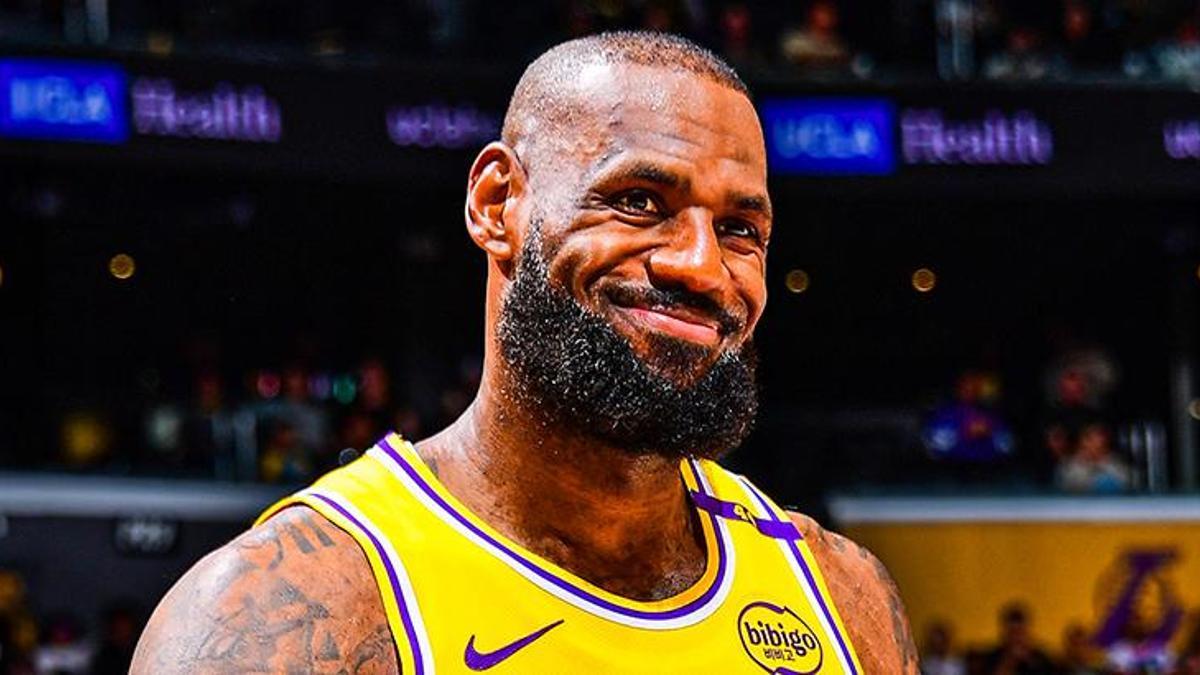 LeBron James tarihe geçmeye devam ediyor