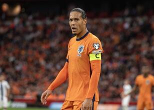 Marco van Basten’den Van Dijk’a liderlik eleştirisi!