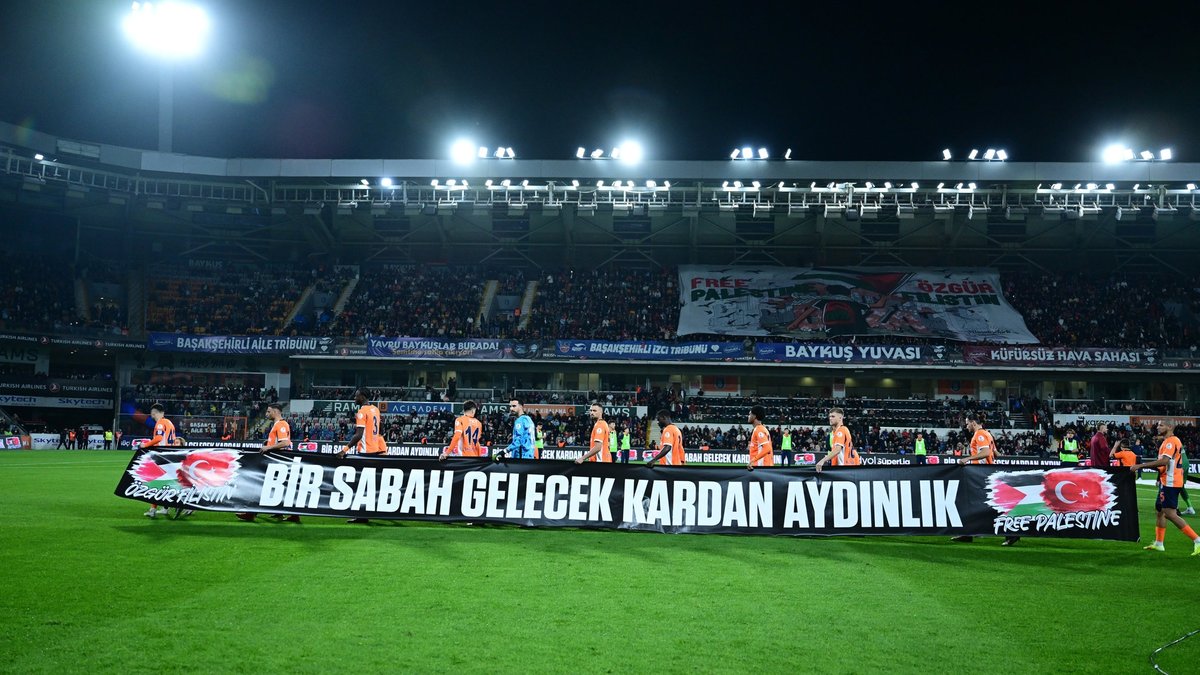 RAMS Başakşehir-Galatasaray maçında Filistin için şiir!