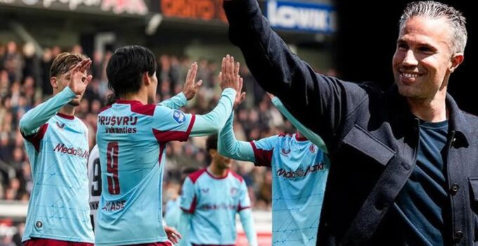 Robin van Persie yönetimindeki Feyenoord durdurulamıyor! Tarihi fark