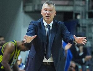 Sarunas Jasikevicius: Sorunu bir türlü çözemedik, taraftardan özür diliyorum