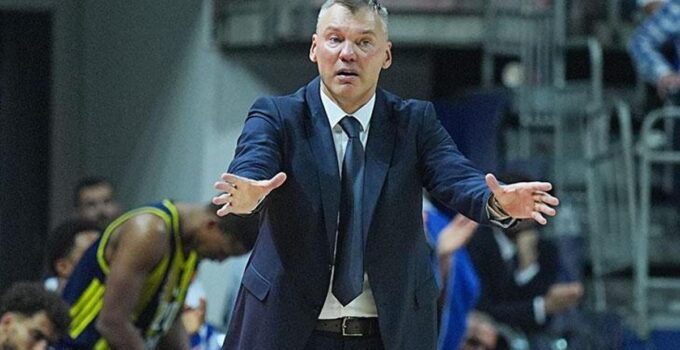 Sarunas Jasikevicius: Sorunu bir türlü çözemedik, taraftardan özür diliyorum