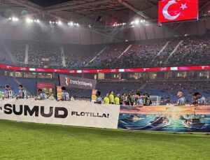 Trabzonspor tribünlerinden Gazze’ye destek!