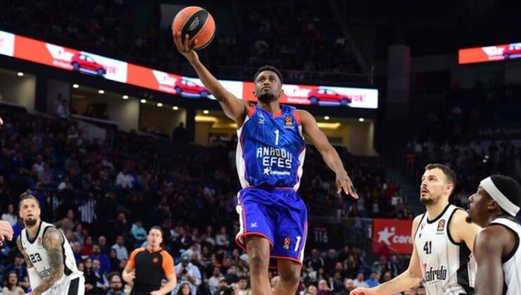 Anadolu Efes 887. Avrupa mücadelesinde zorlu rakip Barcelona ile karşılaşacak!