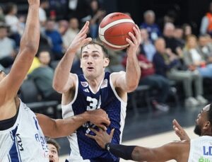 Bahçeşehir deplasmanda Anadolu Efes’i devirdi!