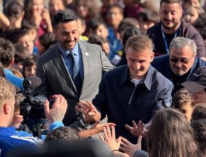 Fenerbahçeli Kerem Aktürkoğlu ilkokul öğrencisi Aras Şamlı’nın başkanlık vaadini yerine getirdi!