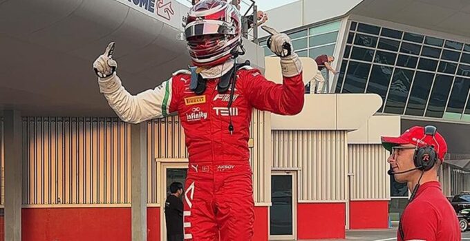 Genç Türk Pilot Alp Aksoy, Formula Trophy sezonunun üçüncü yarışını kazandı