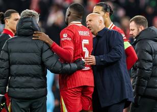 Jamie Carragher: ‘Bu hata kovulma sebebi Slot!’