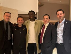 Bafetimbi Gomis Galatasaraylı futbolcularla bir araya geldi!