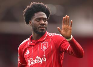 Ola Aina’dan itiraf: ‘Başka futbolcunun sevgilisiyle konuşuyorum’