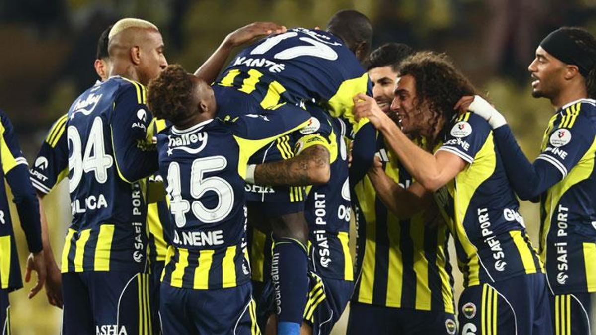 ‘7’de 7 yapalım ve neler olacağını bekleyip görelim!’ Fenerbahçeli futbolculardan şampiyonluk toplantısı