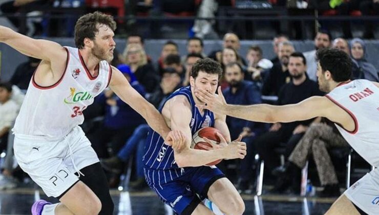 Anadolu Efes deplasmanda kazandı