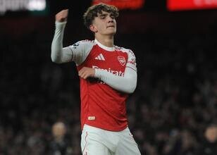 Arsenal’ın 16 yaşındaki oyuncusu Dowman tarihe geçti!