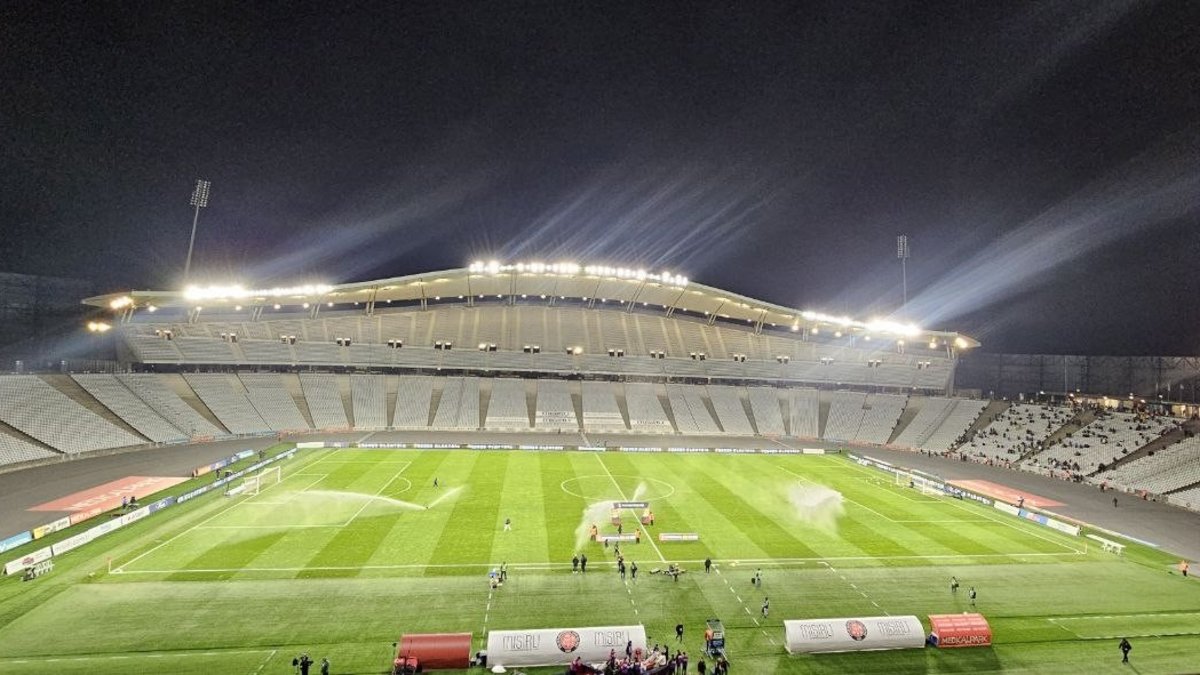 Atatürk Olimpiyat Stadyumu boş kaldı!