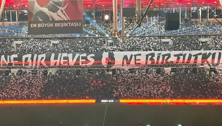 Beşiktaşlı taraftarlardan Galatasaray derbisi öncesi görsel şölen! İşte o koreografi