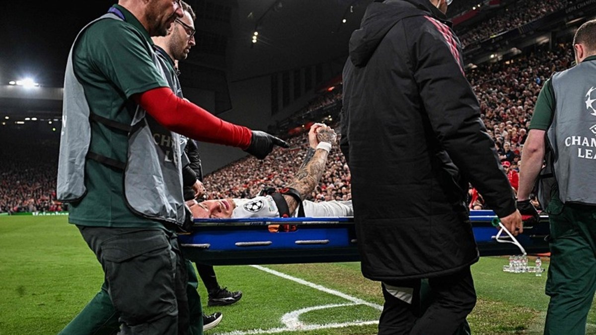 Galatasaray’da bir sakatlık daha! Noa Lang reklam panolarına çarptı