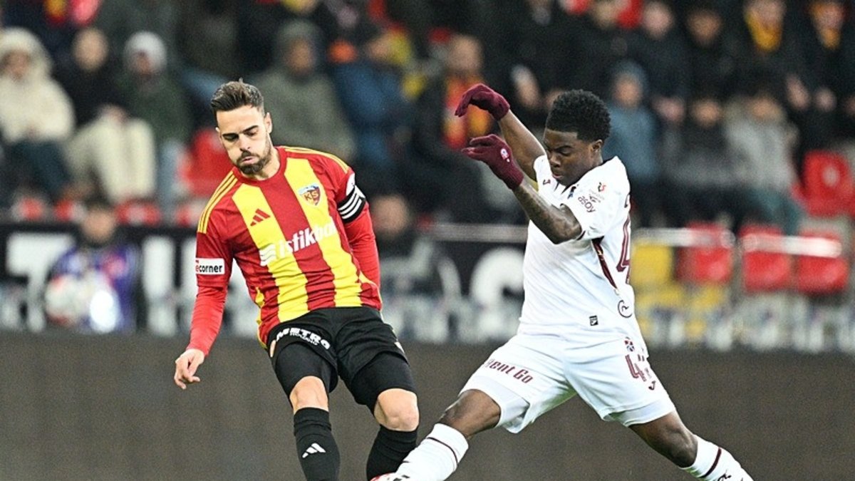 Hakem direkt beyaz noktayı gösterdi! İşte Zecorner Kayserispor-Trabzonspor maçındaki o pozisyon