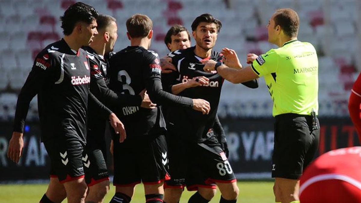 Sivasspor kendi sahasında yıkıldı