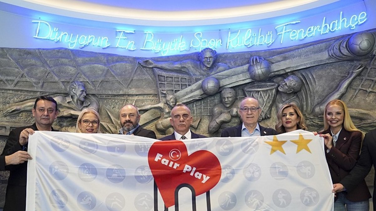 TMOK tarafından Fenerbahçe’ye ’Fair Play Altın Şeref Bayrağı’ takdim edildi